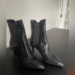Karl Lagerfeld Paris heeled ankle booties. Woman’s Size 6.